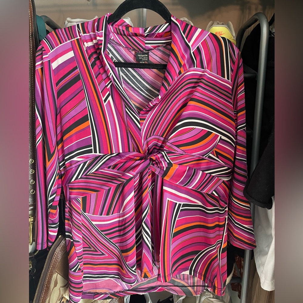 Super cute blouse with a colorful pattern and strips. 💕